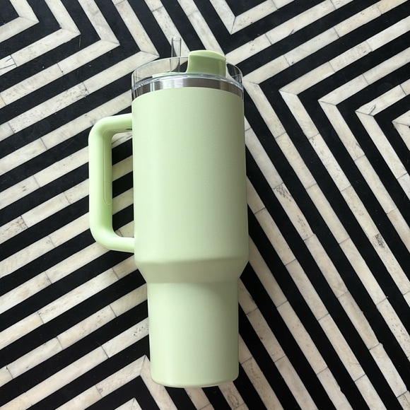 Stanley 40oz Cup Pale Lime - Picture 2 of 8